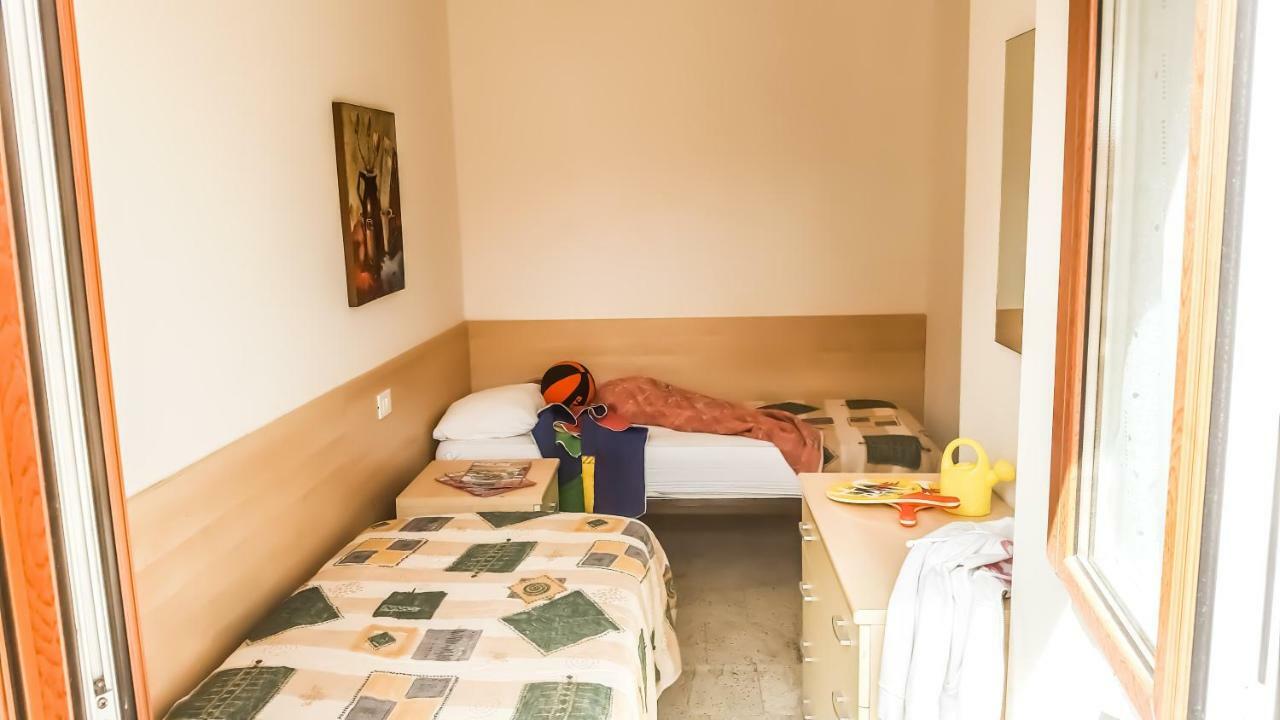 Condominio Moschettieri trilocale Bibione Esterno foto